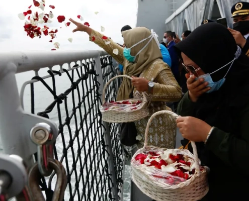 Family members pay their respects and scatter petals at the spot where Sriwijaya Air flight SJ182 crashed into the sea last month [File: Ajeng Dinar Ulfiana/Reuters]