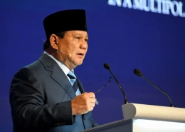 Indonesia's Defence Minister Prabowo Subianto speaks at the second plenary session of the 19th Shangri-La Dialogue in Singapore, June 11, 2022 [Caroline Chia/ Reuters]