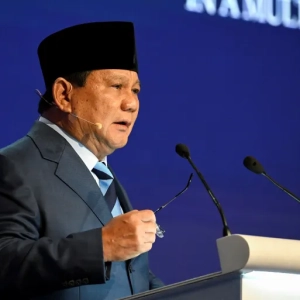Indonesia's Defence Minister Prabowo Subianto speaks at the second plenary session of the 19th Shangri-La Dialogue in Singapore, June 11, 2022 [Caroline Chia/ Reuters]