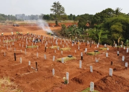 Pondok Rangon cemetery is fast filling up [Fakhrur Rozi/Al Jazeera]