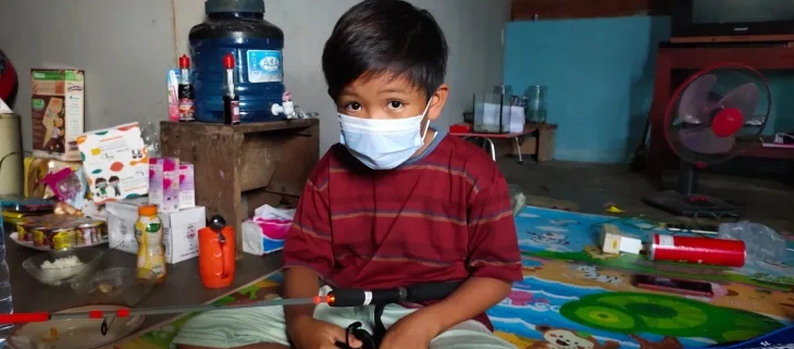 Alviano-in-his-home-in-East-Kalimantan-Mardans-Whaisman-1