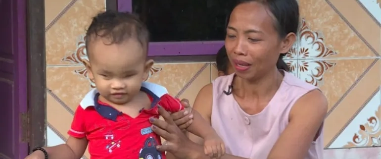 Baby Narendra was born without eyes [Fakhrur Rozi/ Al Jazeera]