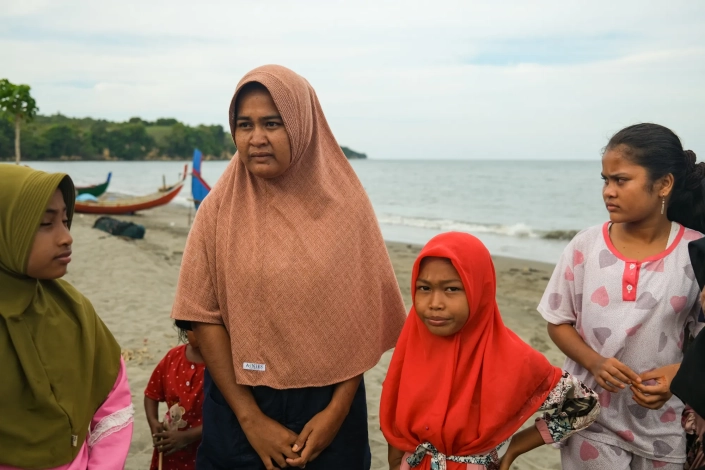 'I saw many videos about the Rohingya on social media. They get to eat nice food. But if we don’t work, we don’t get to eat,' one Acehnese woman said. [Jessica Washington /Al Jazeera]